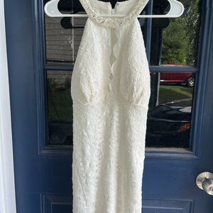 David’s Bridal dress size 8 Ivory dress. Never worn! In pristine condition!